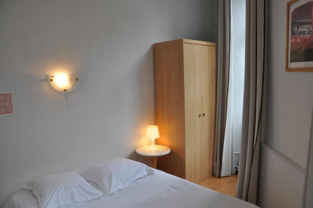 Cafe Hotel Du Theatre Dinan Luaran gambar